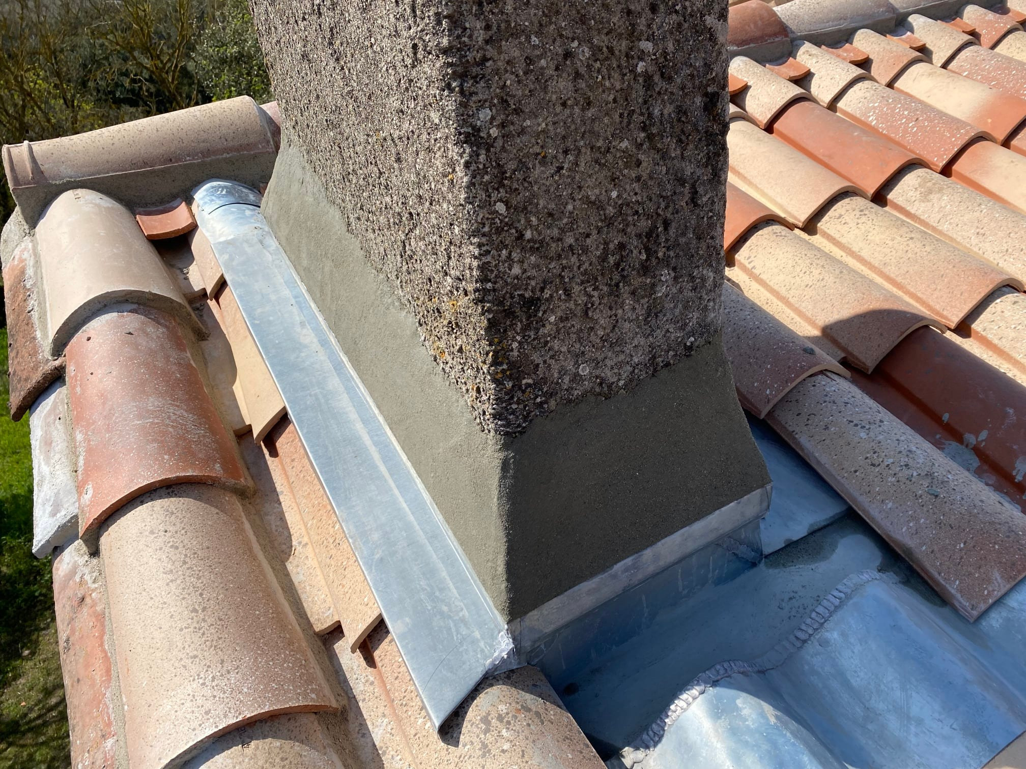 Pose de Pied de Cheminée en Zinc