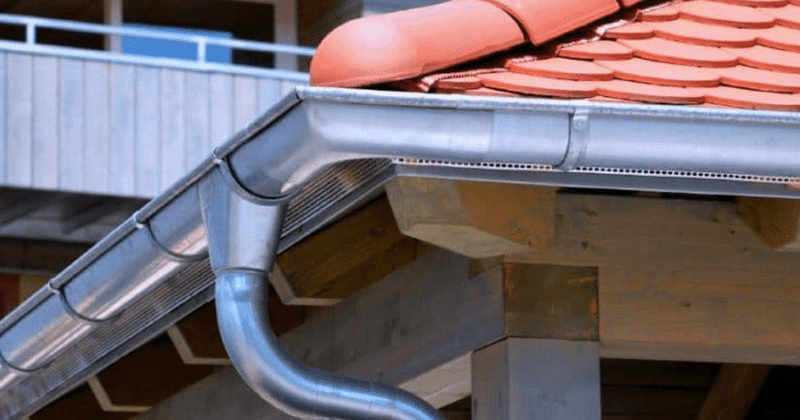 Changement de gouttières et faîtage